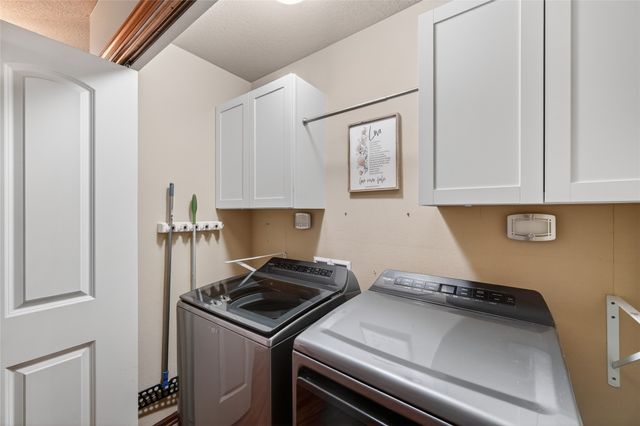 16201 Wilden Drive, Urbandale, IA 50323