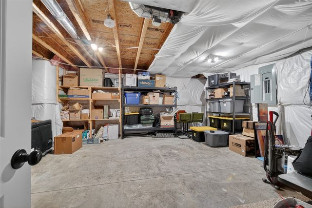 16201 Wilden Drive, Urbandale, IA 50323