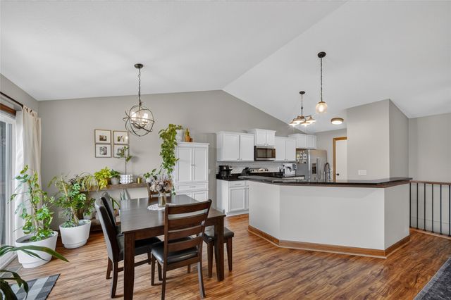 16201 Wilden Drive, Urbandale, IA 50323