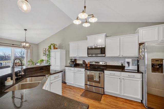 16201 Wilden Drive, Urbandale, IA 50323