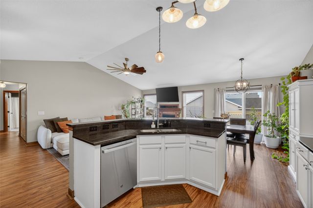 16201 Wilden Drive, Urbandale, IA 50323