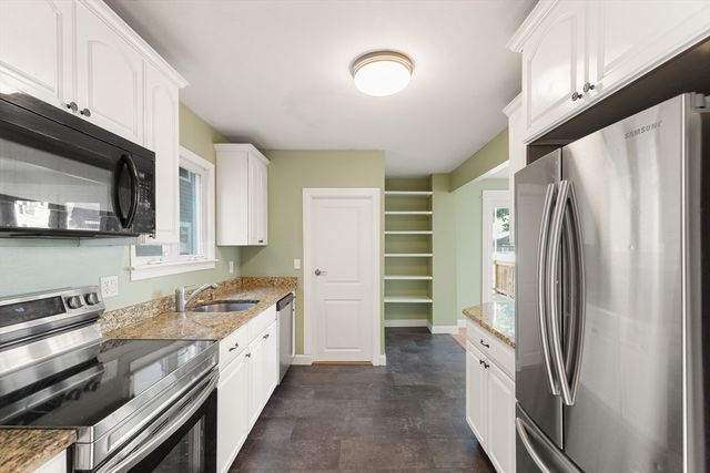 17 Osgood St, Salem, MA 01970