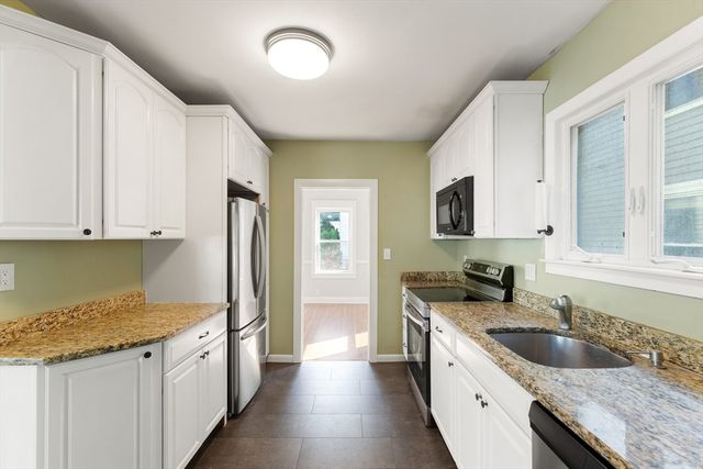 17 Osgood St, Salem, MA 01970
