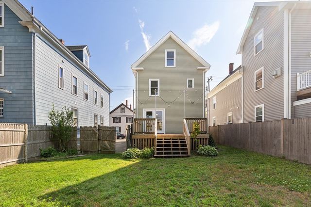 17 Osgood St, Salem, MA 01970