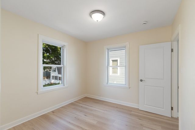 17 Osgood St, Salem, MA 01970