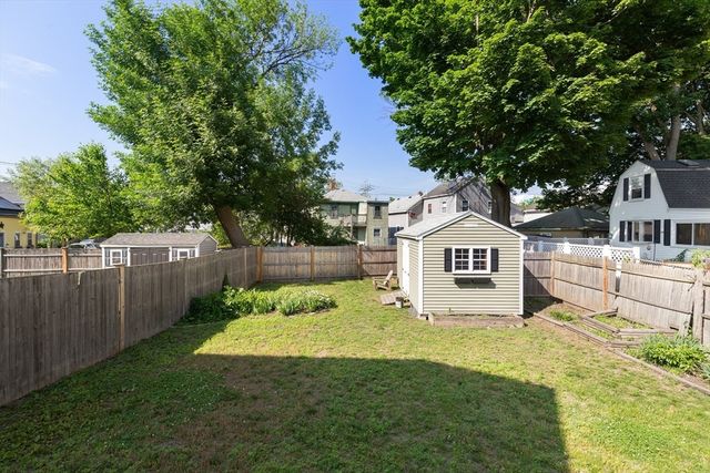 17 Osgood St, Salem, MA 01970