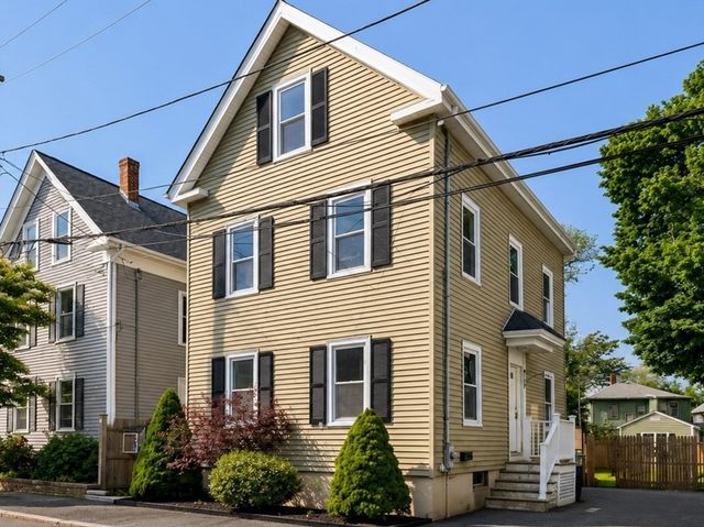 17 Osgood St, Salem, MA 01970