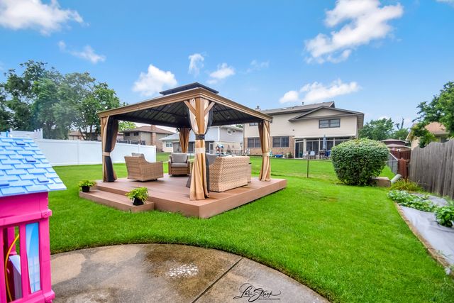 15524 Pine Road, Oak Forest, IL 60452
