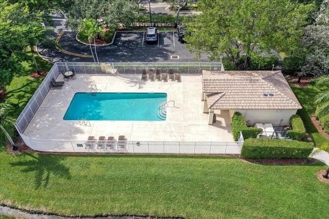 4722 Lago Vista Drive, Coconut Creek, FL 33073