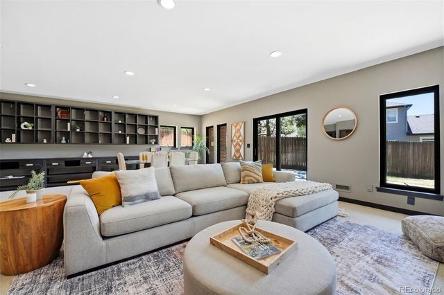 27 Beacon Hill Lane, Greenwood Village, CO 80111