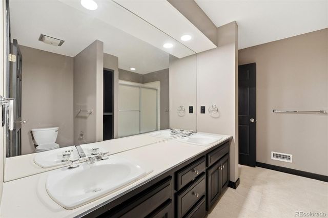 27 Beacon Hill Lane, Greenwood Village, CO 80111