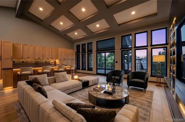 27 Beacon Hill Lane, Greenwood Village, CO 80111