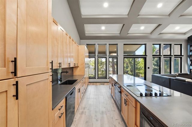 27 Beacon Hill Lane, Greenwood Village, CO 80111