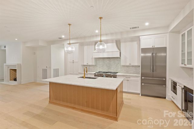 409 Queens Road 304, Charlotte, NC 28207
