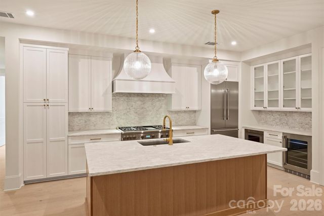 409 Queens Road 304, Charlotte, NC 28207