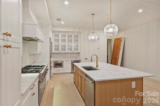 409 Queens Road 304, Charlotte, NC 28207