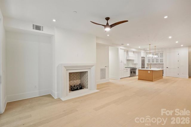 409 Queens Road 304, Charlotte, NC 28207
