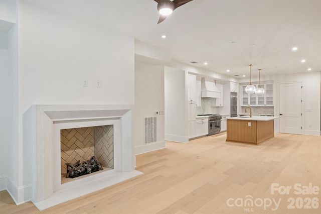 409 Queens Road 304, Charlotte, NC 28207