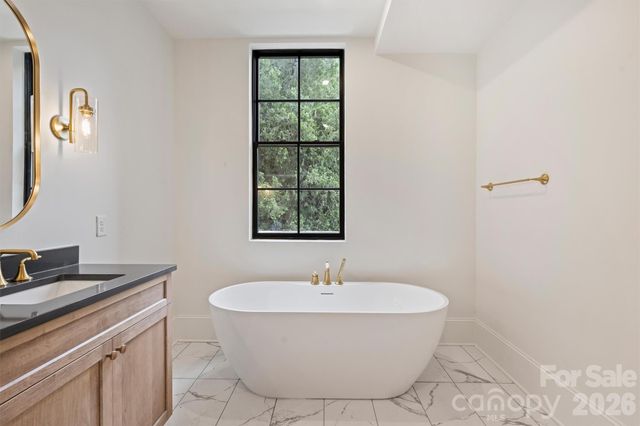 409 Queens Road 304, Charlotte, NC 28207