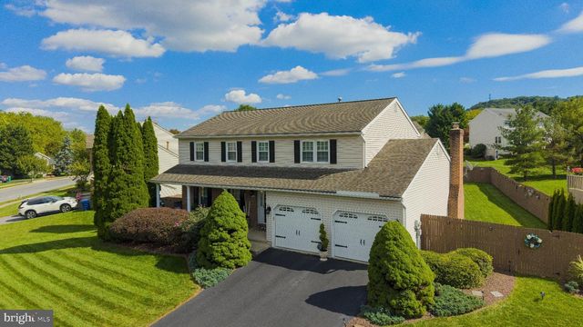 3104 DANIEL DR, Sinking Spring, PA 19608