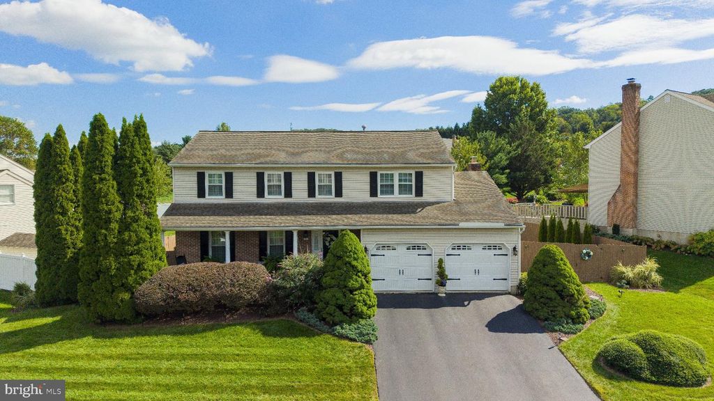 3104 DANIEL DR, Sinking Spring, PA 19608
