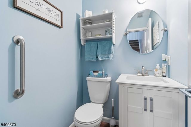 16 Quincy Ln, West Milford Twp., NJ 07480