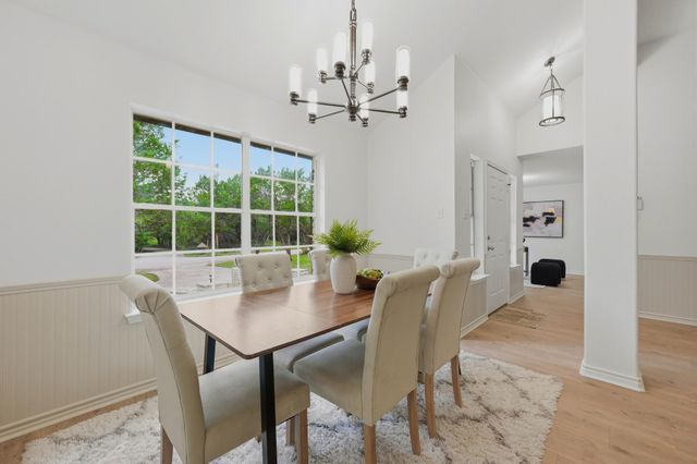 375 Rhodes LN, Wimberley, TX 78676