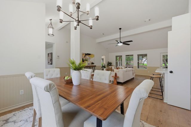 375 Rhodes LN, Wimberley, TX 78676