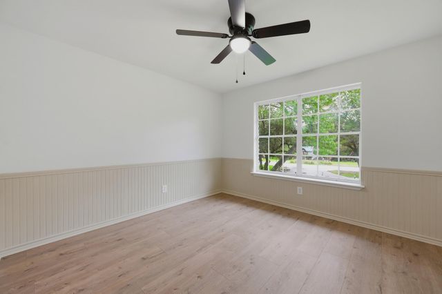 375 Rhodes LN, Wimberley, TX 78676