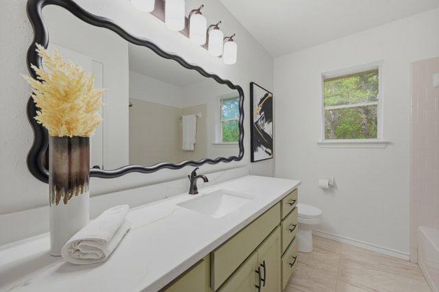 375 Rhodes LN, Wimberley, TX 78676