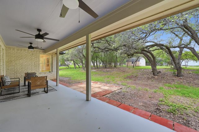 375 Rhodes LN, Wimberley, TX 78676
