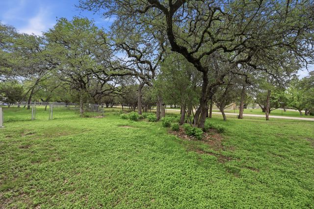 375 Rhodes LN, Wimberley, TX 78676