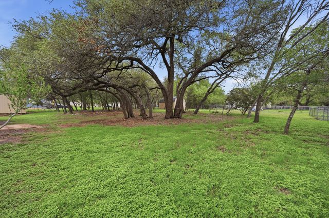 375 Rhodes LN, Wimberley, TX 78676