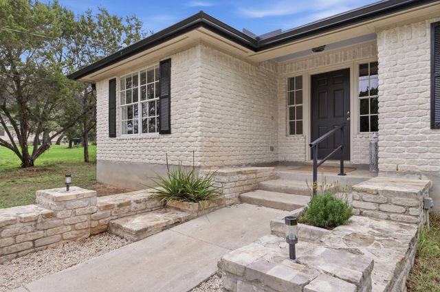 375 Rhodes LN, Wimberley, TX 78676