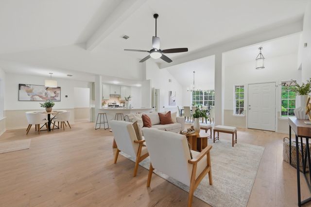 375 Rhodes LN, Wimberley, TX 78676
