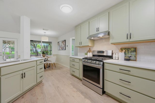 375 Rhodes LN, Wimberley, TX 78676