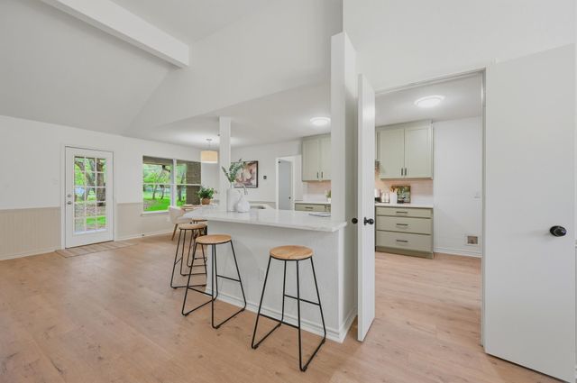 375 Rhodes LN, Wimberley, TX 78676