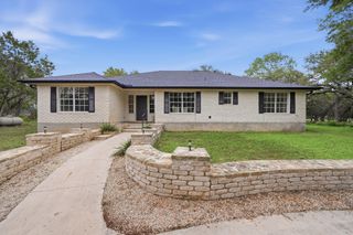 375 Rhodes LN, Wimberley, TX 78676