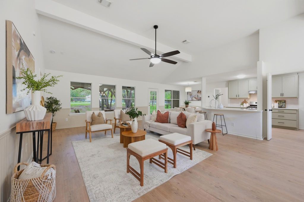 375 Rhodes LN, Wimberley, TX 78676