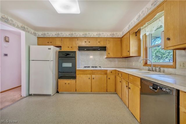 5205 Huckleberry Street NW, North Canton, OH 44720