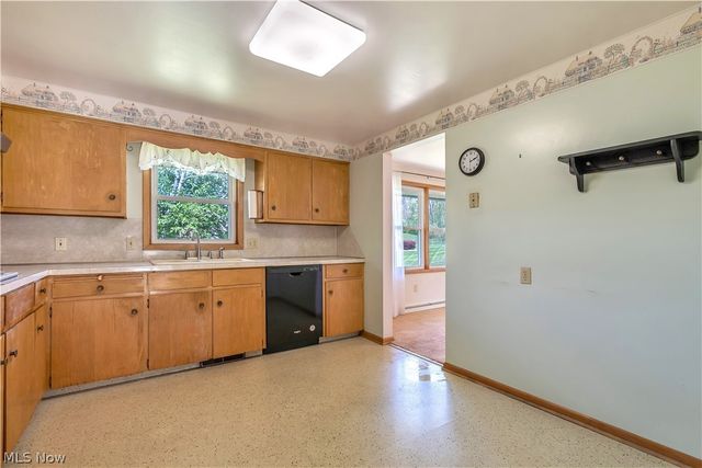 5205 Huckleberry Street NW, North Canton, OH 44720