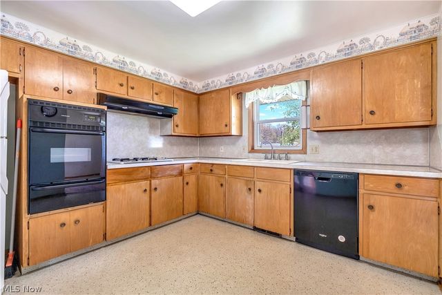 5205 Huckleberry Street NW, North Canton, OH 44720