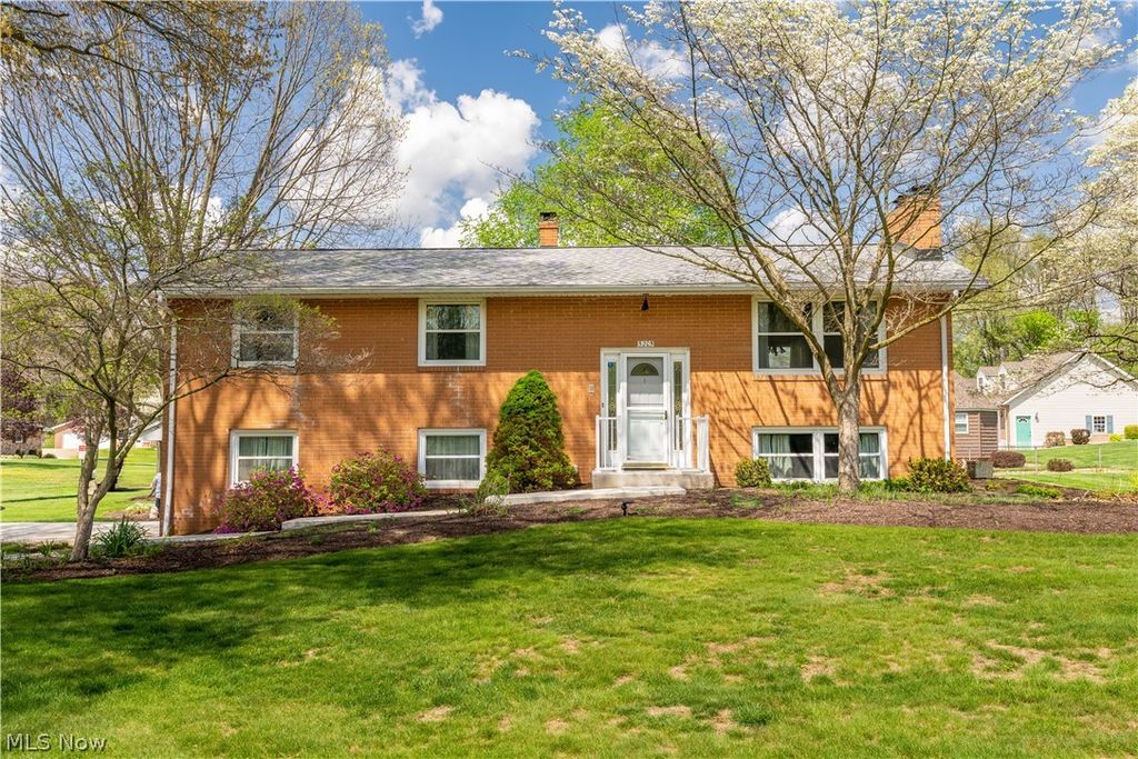 5205 Huckleberry Street NW, North Canton, OH 44720