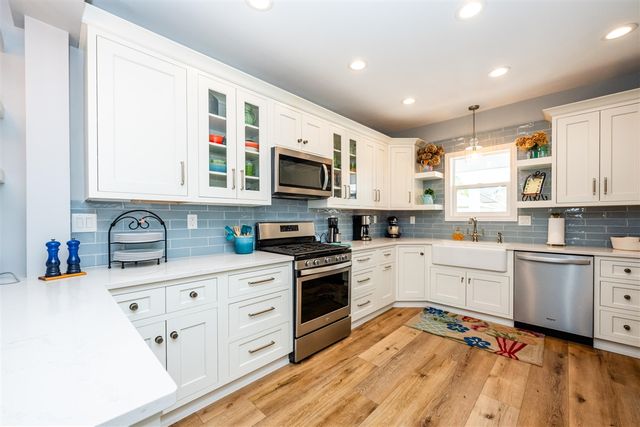 911 Lake Boulevard, Saint Joseph, MI 49085