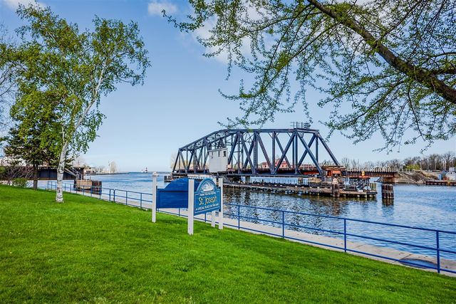 911 Lake Boulevard, Saint Joseph, MI 49085