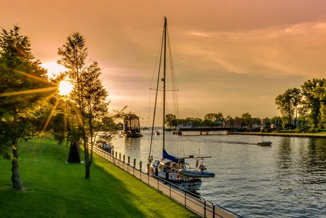 911 Lake Boulevard, Saint Joseph, MI 49085