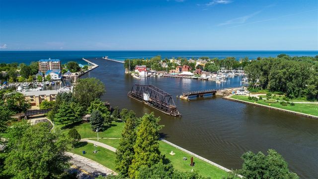 911 Lake Boulevard, Saint Joseph, MI 49085