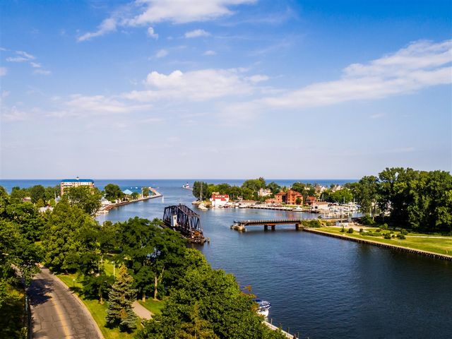911 Lake Boulevard, Saint Joseph, MI 49085