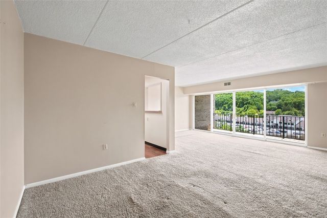 2160 Greentree Rd 807W, Scott Twp, PA 15220