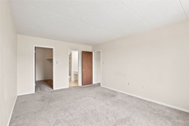 2160 Greentree Rd 807W, Scott Twp, PA 15220